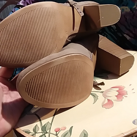 MICHAEL Booties EUC - Picture 5 of 8